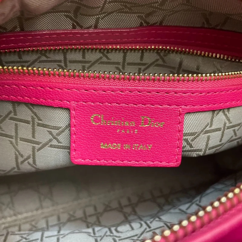 Christian Dior Pink Lady Dior aus Cannage-Lammleder mit goldenen Metallteilen, Größe M