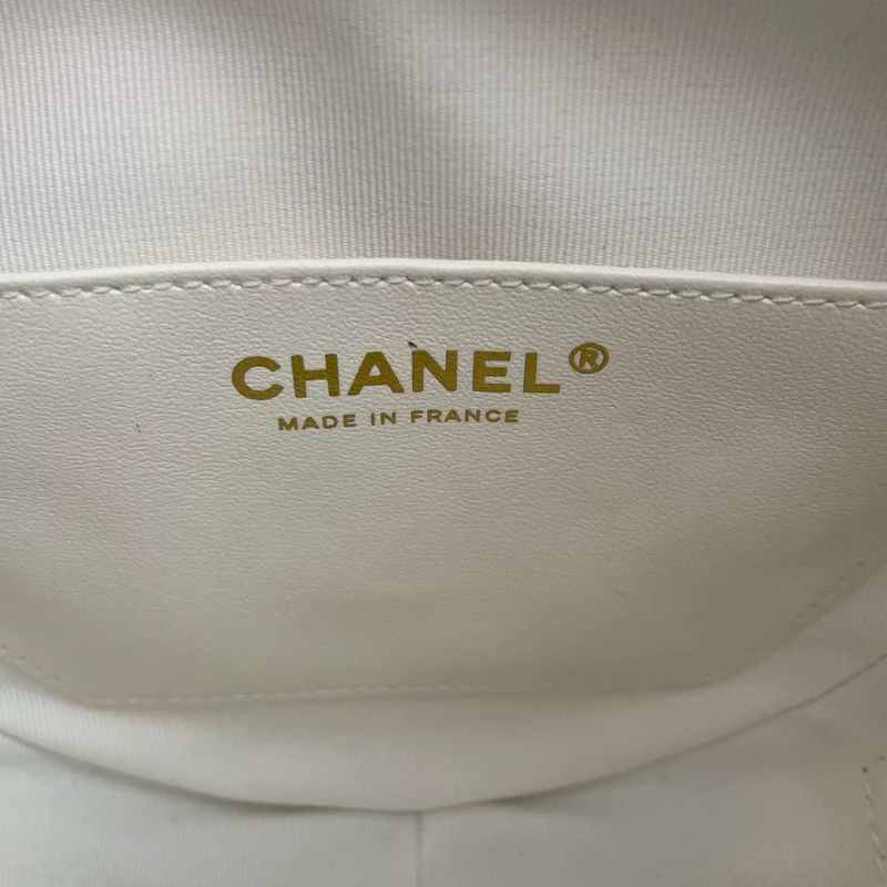 Chanel Big Heart Bag CC in Love Heart Clutch, groß, in Weiß mit champagnergoldenen Beschlägen