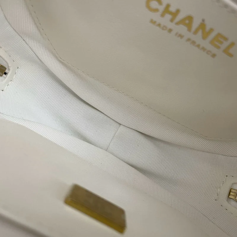 Chanel Big Heart Bag CC in Love Heart Clutch, groß, in Weiß mit champagnergoldenen Beschlägen