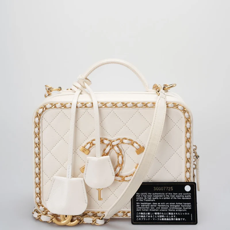 Chanel Weiße Kosmetiktasche aus gestepptem Leder mit CC-Filigrankette