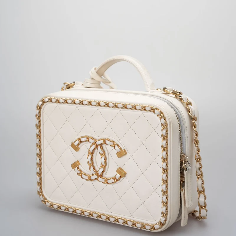 Chanel Weiße Kosmetiktasche aus gestepptem Leder mit CC-Filigrankette