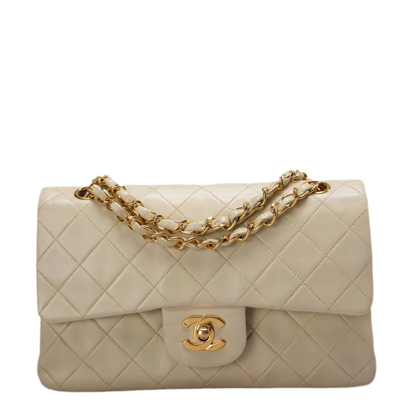 Chanel Vintage Kleine klassische Doppel-Flap-Tasche in Beige mit 24 Karat Goldbeschlägen