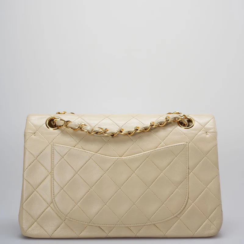 Chanel Vintage Kleine klassische Doppel-Flap-Tasche in Beige mit 24 Karat Goldbeschlägen