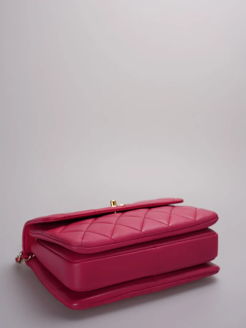 Chanel – Kleine, trendige CC-Tasche aus pinkfarbenem Lammleder mit goldenen Beschlägen