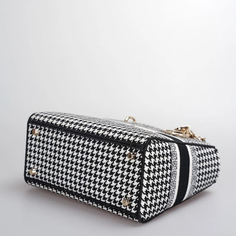 Christian Dior – Mittlere Lady D-Lite-Tasche aus Canvas mit Hahnentrittmuster in Schwarz und Weiß