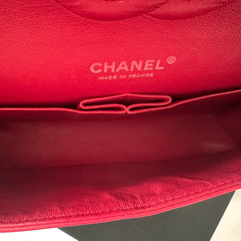 Chanel Rote mittelgroße zeitlose Flap Bag mit silberner Hardware