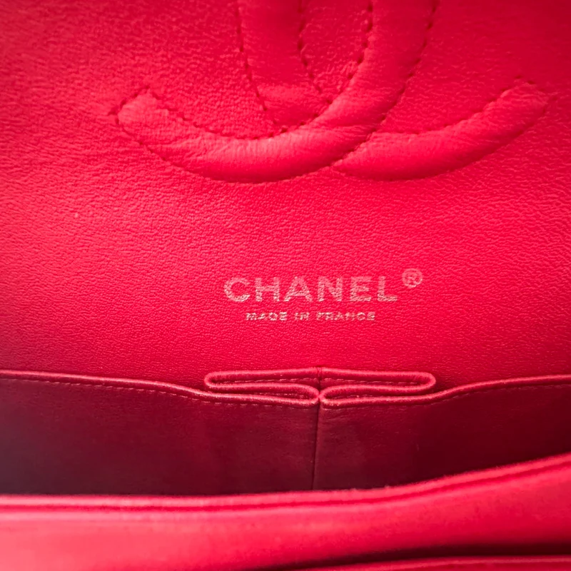 Chanel Rote mittelgroße zeitlose Flap Bag mit silberner Hardware