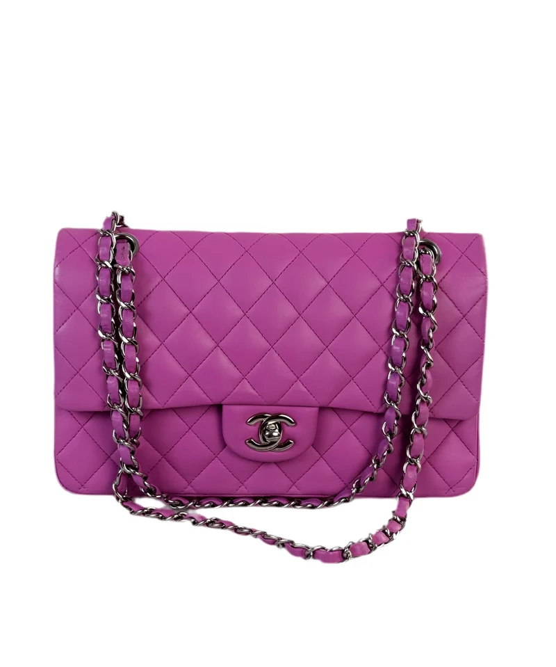 Chanel Medium Classic Double Flap Bag aus lila Leliac-Lammleder mit silberner Hardware
