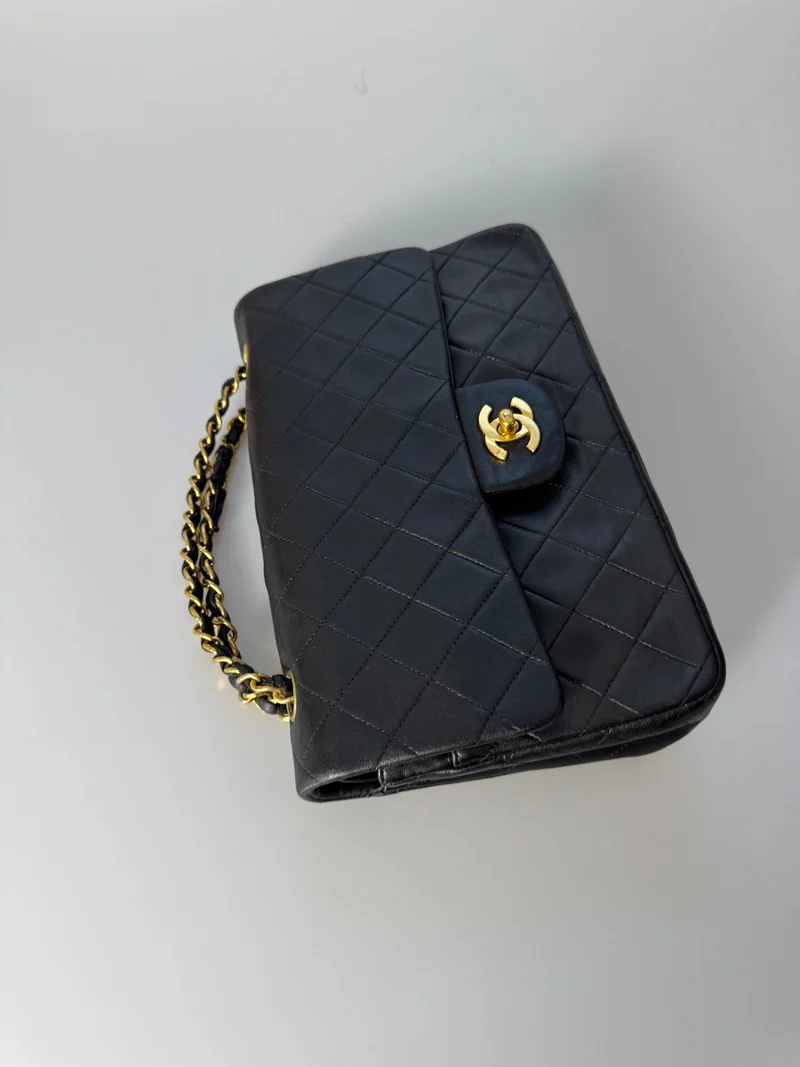Chanel Vintage Stoff Timeless Flap Bag Schwarz Medium 24 Karat Gold Hardware