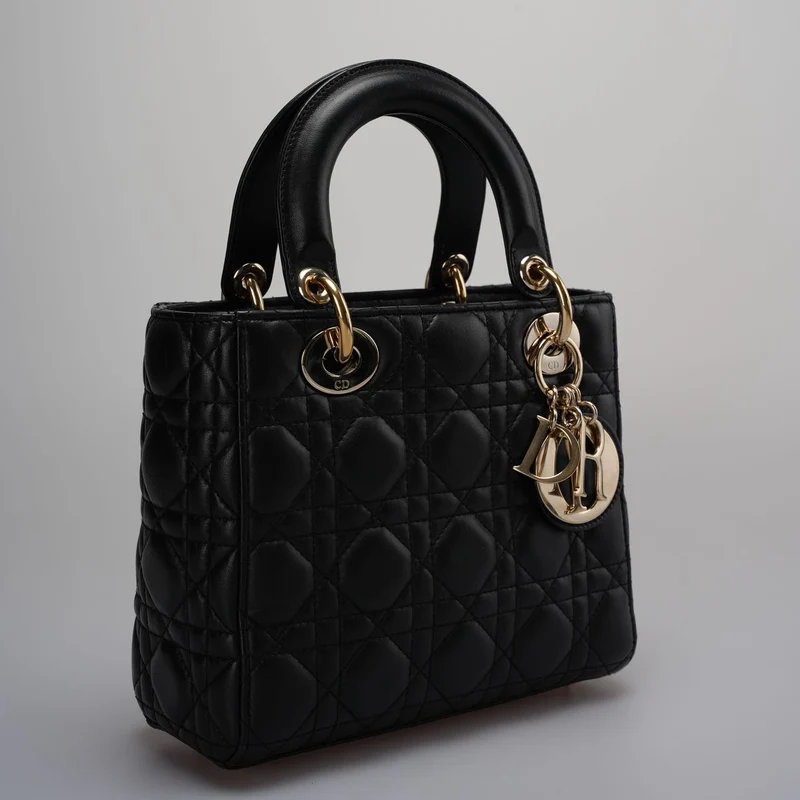 Christian Dior – Kleine Lady Dior-Tasche aus Cannage-Lammleder mit goldenen Beschlägen, schwarz