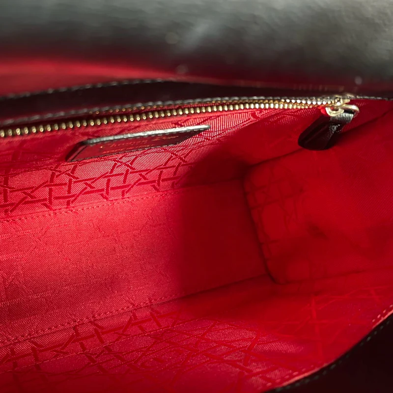Christian Dior – Kleine Lady Dior-Tasche aus Cannage-Lammleder mit goldenen Beschlägen, schwarz