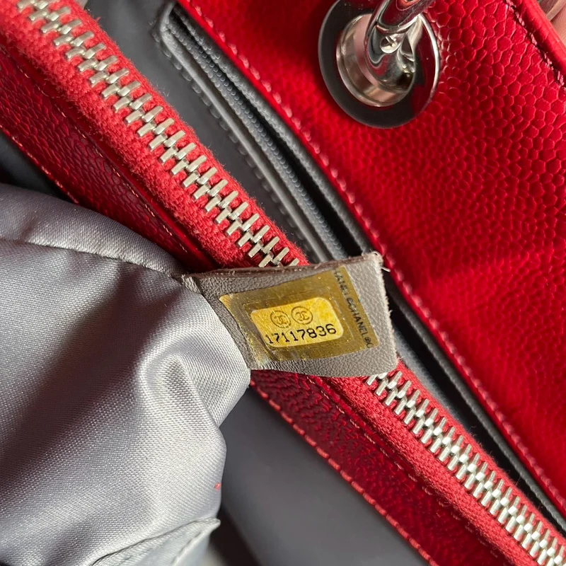 Chanel Grand Shopping Tote Rote GST-Tasche aus Kaviarleder mit silberner Hardware Medium