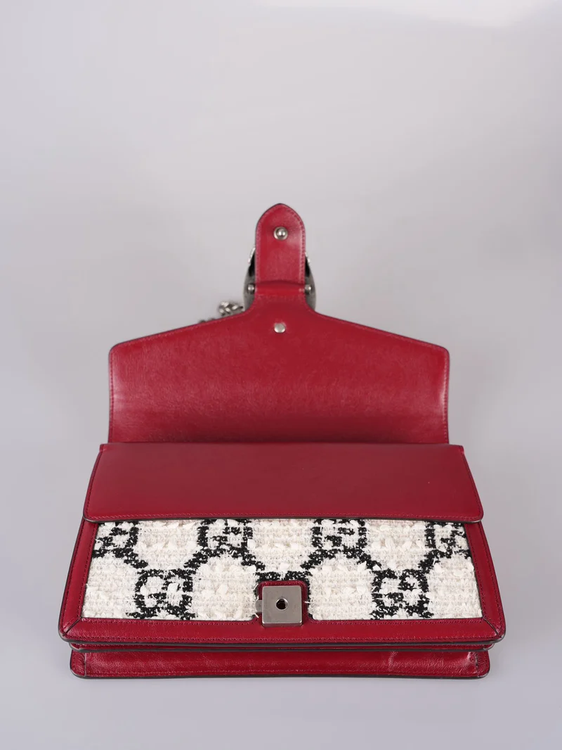 Kleine Dionysus-Umhängetasche aus Tweed mit Monogramm von Gucci in Weiß/Schwarz/Romantische Kirsche