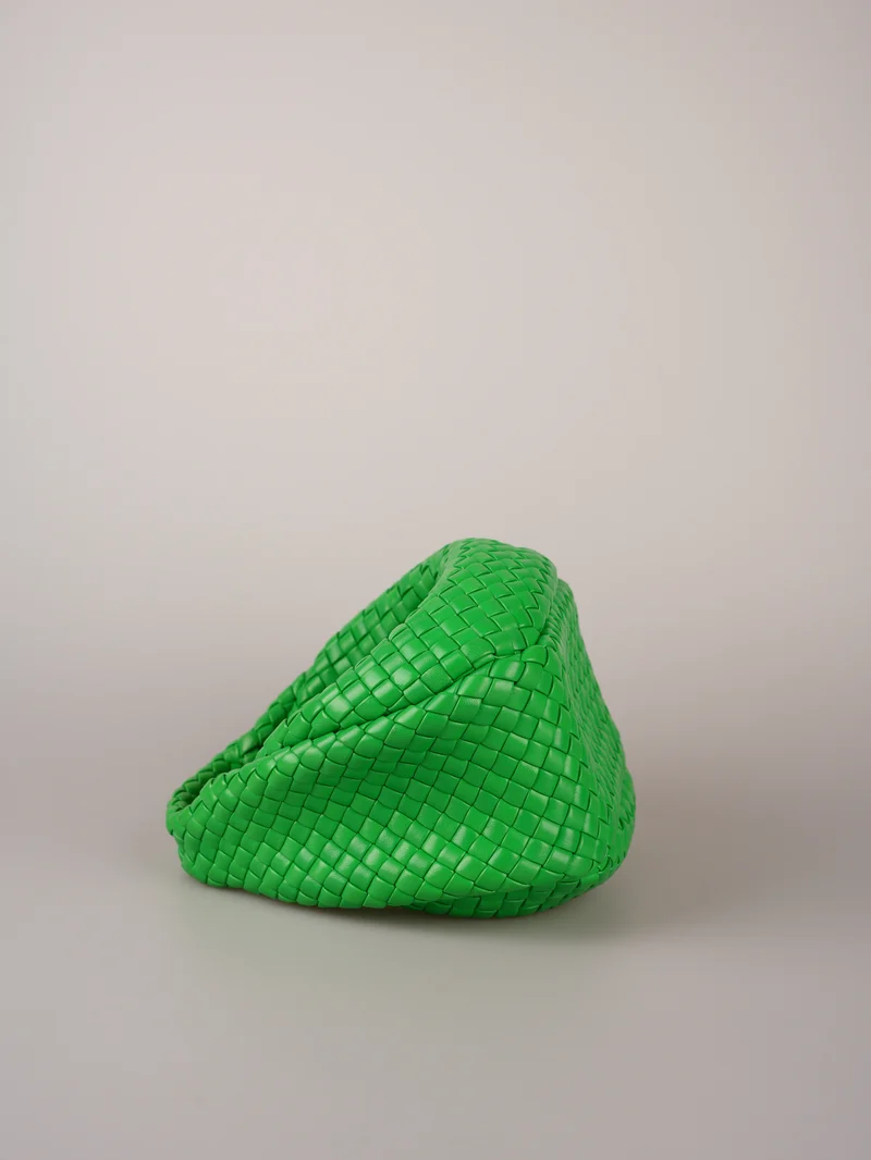 Grüne Mini-Tasche aus gepolstertem Intreccio-Leder mit Henkel von Bottega Veneta