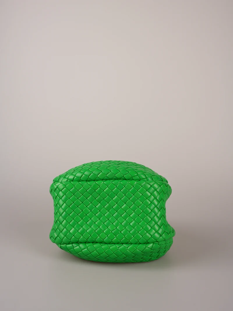 Grüne Mini-Tasche aus gepolstertem Intreccio-Leder mit Henkel von Bottega Veneta
