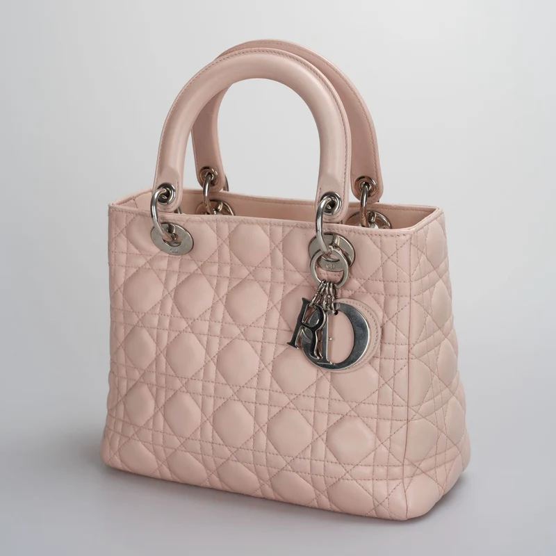 Christian Dior – mittelgroße Lady Dior-Tasche aus Cannage-Lammleder mit silberner Hardware in Pink