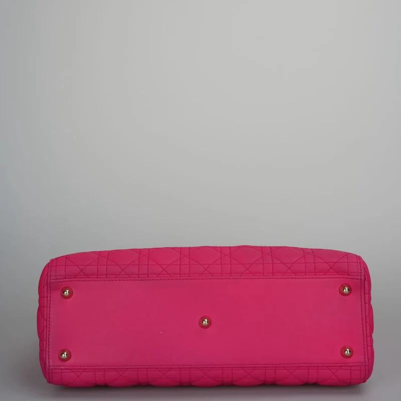 Christian Dior – Große Cannage Lady Dior aus Lammleder in Rosa mit goldener Hardware