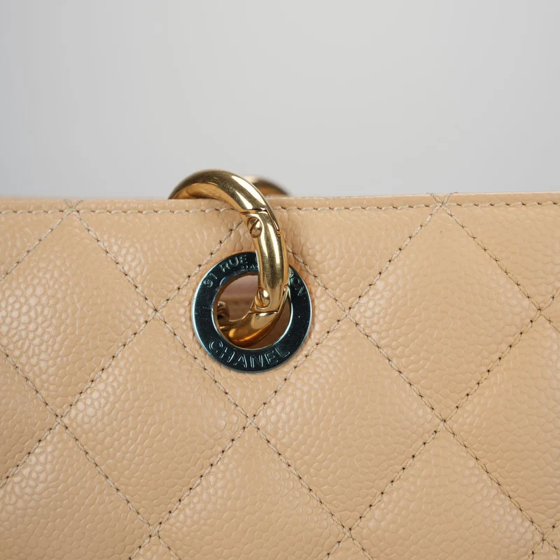 Chanel Beige Grand Shopping Tote Beige GST Tasche aus Kaviarleder mit goldenen Beschlägen