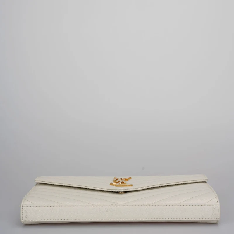 Saint Laurent – ​​Cassandre – Umschlag-Geldbörse aus weißem Leder mit Kette
