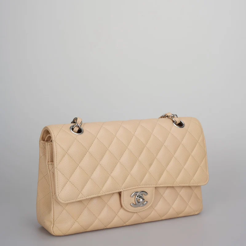 Chanel Beige Classic Double Flap Bag Medium aus gestepptem Kaviarleder mit silberner Hardware