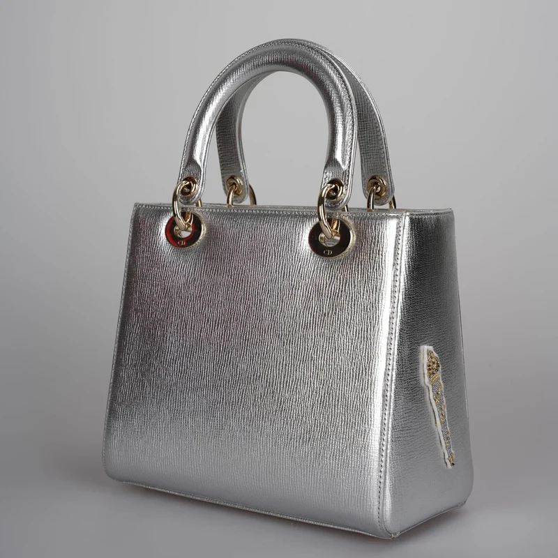 Christian Dior Lady Dior Schultertasche aus Leder in Silber, limitierte Auflage