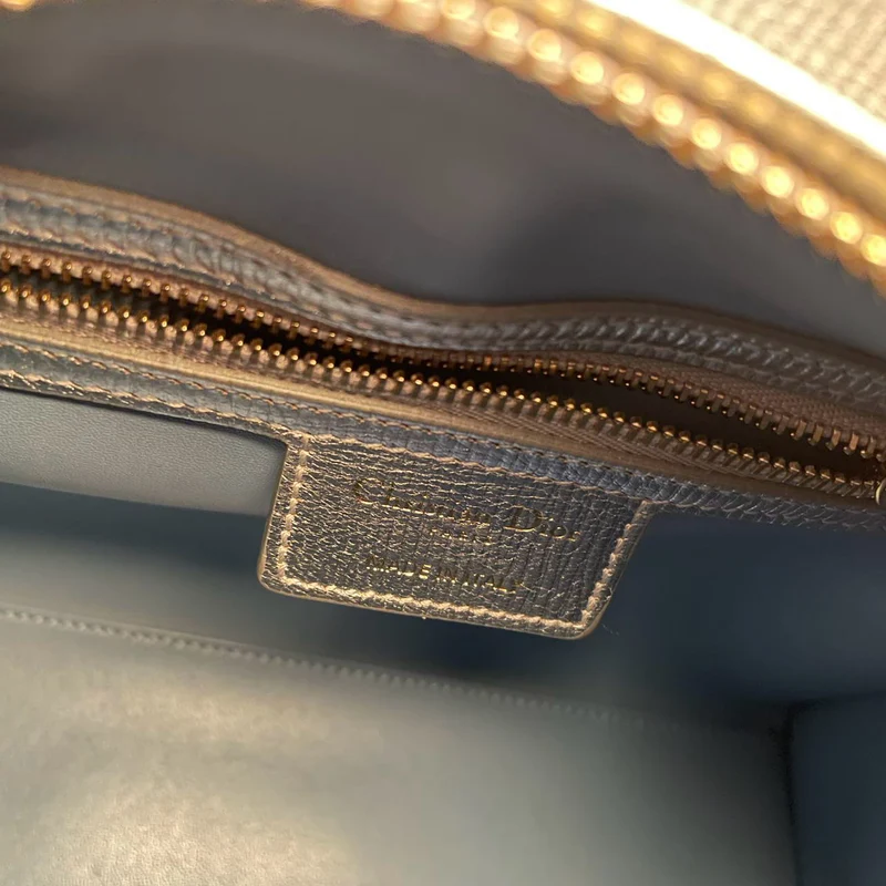 Christian Dior Lady Dior Schultertasche aus Leder in Silber, limitierte Auflage