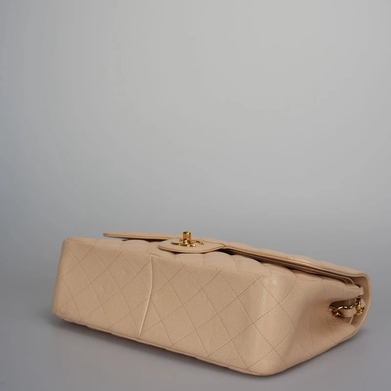 Chanel Classic Double Flap Bag Jumbo aus beigem gestepptem Kaviarleder mit goldenen Beschlägen
