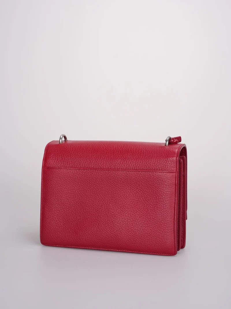 Saint Laurent – ​​Mittelgroße Sunset-Tasche aus genarbtem Kalbsleder mit Monogramm in Rot