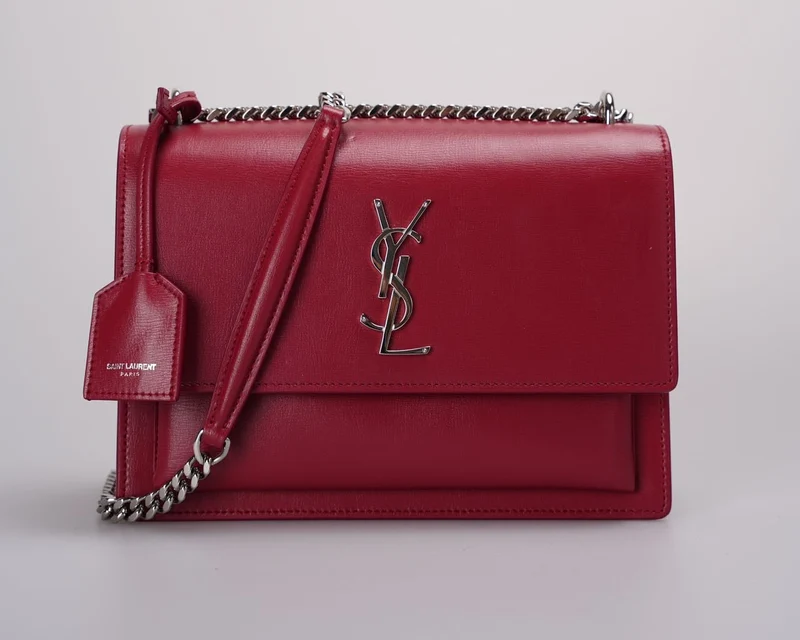 Saint Laurent – ​​Mittelgroße Umhängetasche „Monogram Sunset“ aus Kalbsleder in Rouge