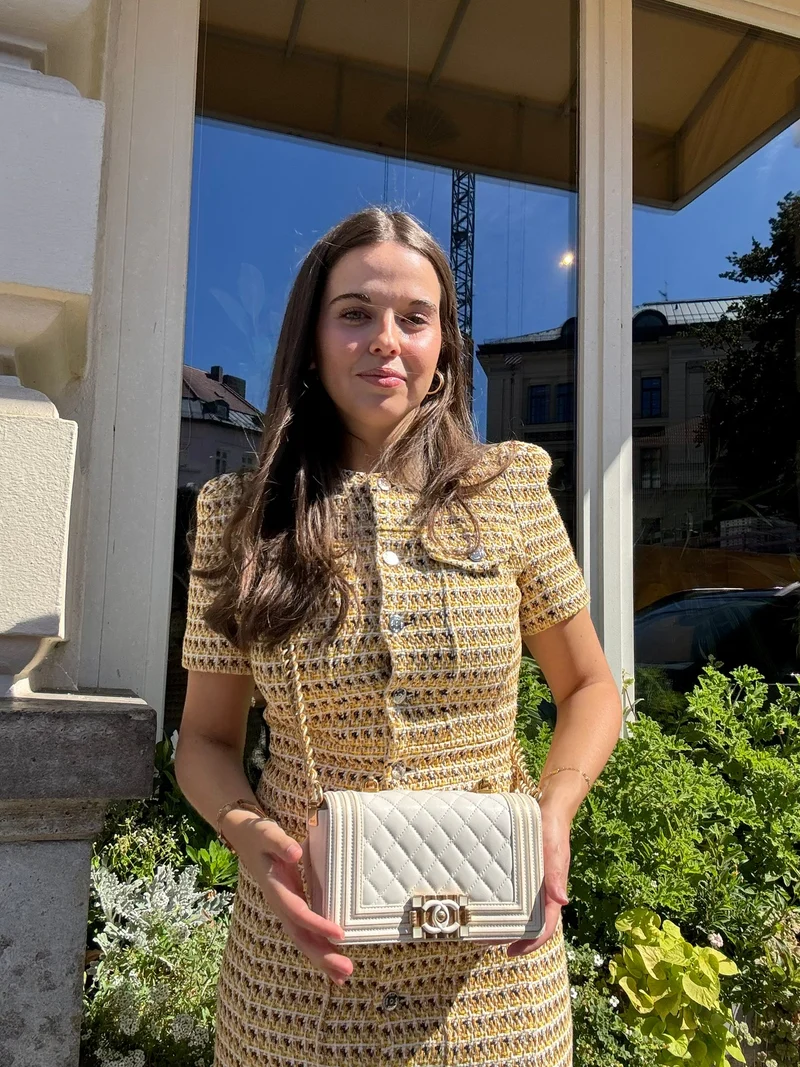Chanel – Boy Bag aus weißem Lammleder mit goldener Hardware