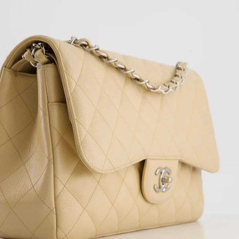 Chanel zeitlose Flap Bag Beige Jumbo Size Caviar Leder mit silberner Hardware