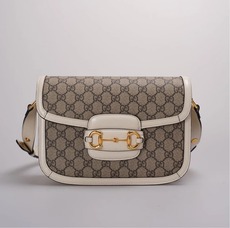 Gucci Supreme Monogram – Umhängetasche Horsebit 1955 aus Kalbsleder in Beige