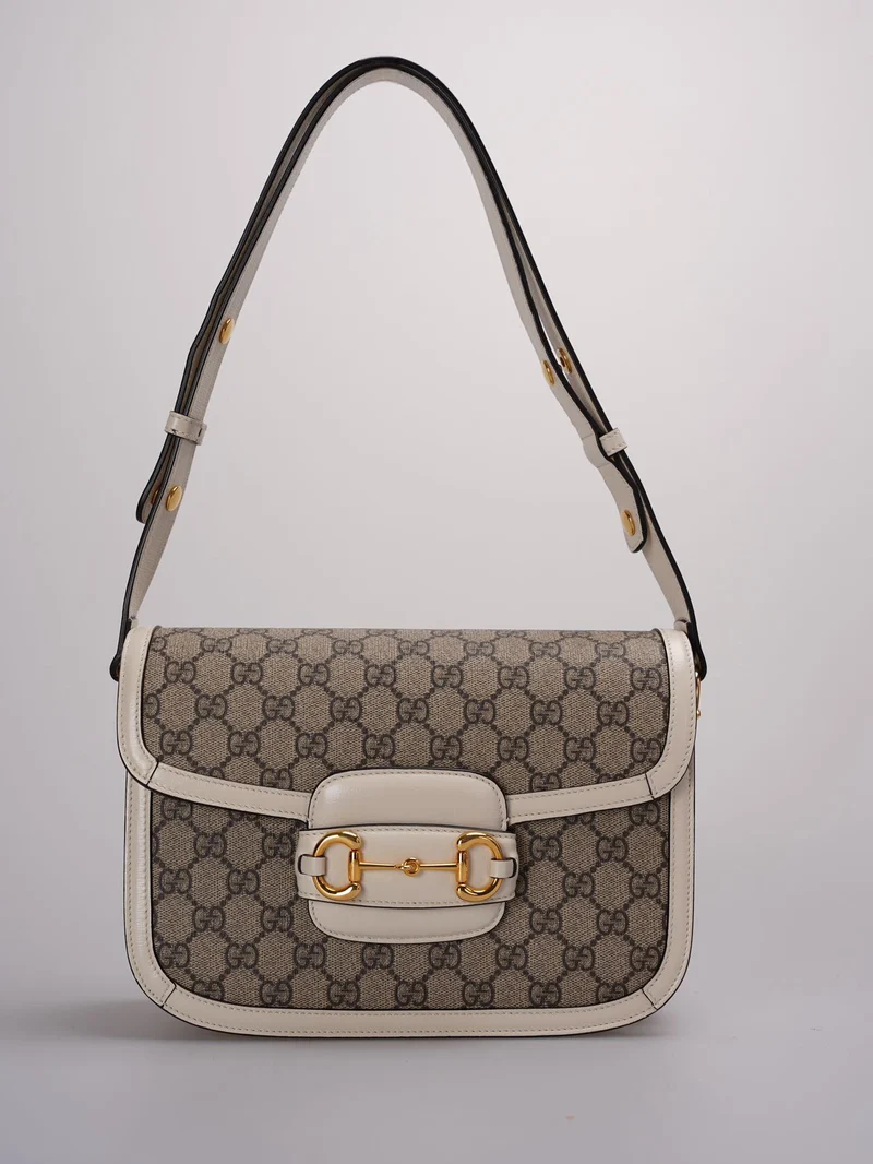 Gucci Supreme Monogram – Umhängetasche Horsebit 1955 aus Kalbsleder in Beige