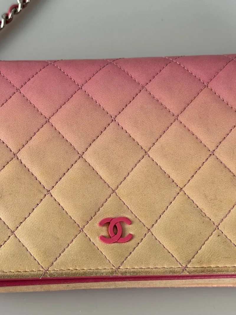 Chanel Geldbörse mit Kette WOC Dunkelrosa verblasstes Lammleder