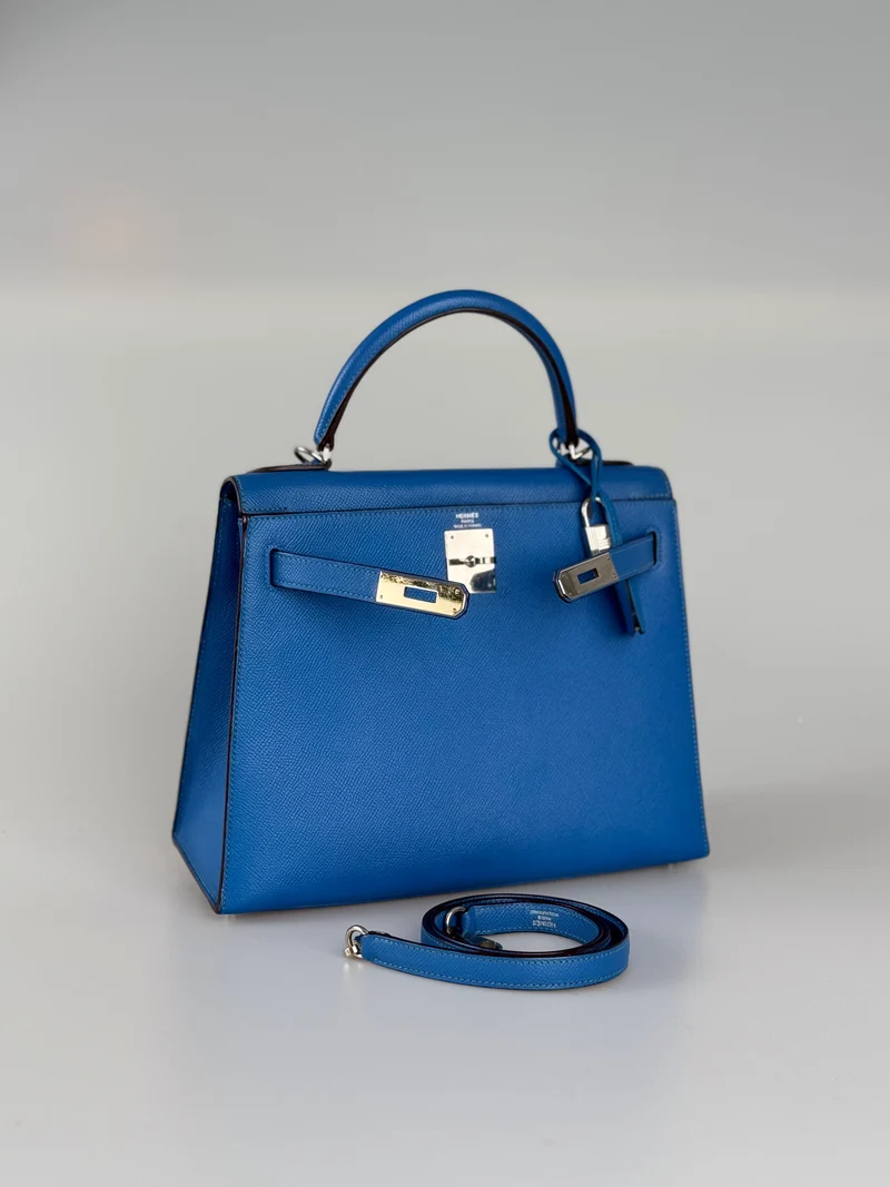 Hermes Kelly 28cm Sellier Tasche aus blauem Epsom-Leder mit silberner Hardware