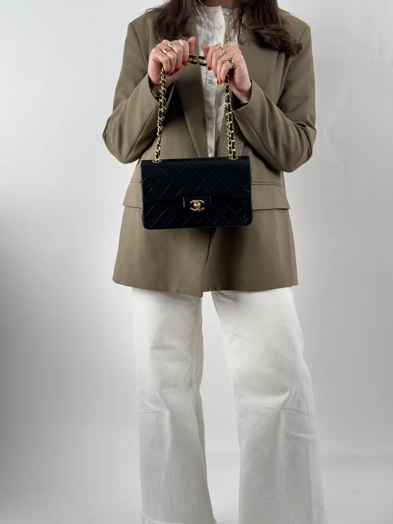 Chanel Vintage zeitlose Flap Bag klein schwarz golden