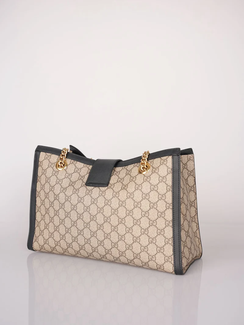 Gucci – Tragetasche mit Vorhängeschloss und GG-Logo aus Supreme-Canvas-Leder in Beige/Schwarz in Medium