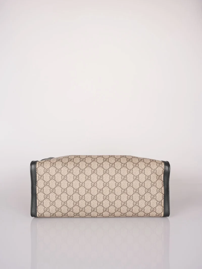 Gucci – Tragetasche mit Vorhängeschloss und GG-Logo aus Supreme-Canvas-Leder in Beige/Schwarz in Medium