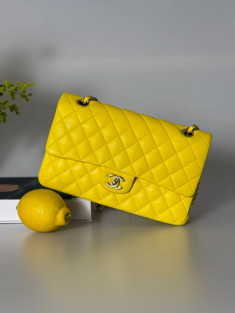 Chanel Gelbe klassische Double Flap Bag Medium aus Lammleder mit silberner Hardware