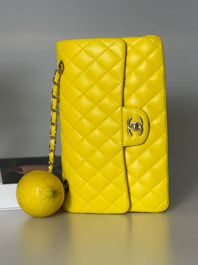 Chanel Gelbe klassische Double Flap Bag Medium aus Lammleder mit silberner Hardware