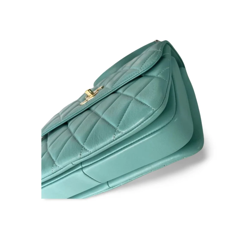 Chanel Kleine Trendy CC Tasche aus hellgrünem Lammleder mit goldenen Beschlägen