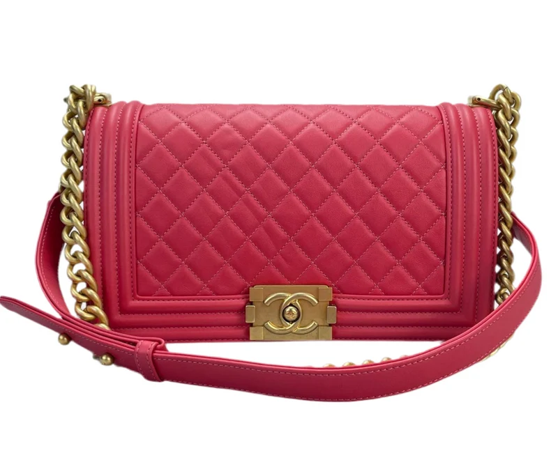 Chanel Medium Le Boy Tasche in Pink mit goldenen Metallteilen