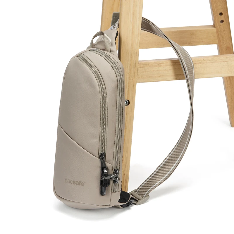 pacsafe V Action Sling - Umhängetasche 33 cm RFID (beige)