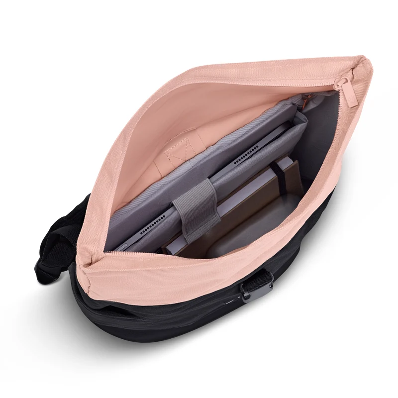 Johnny Urban Luca Small - Rolltop Backpack 36 cm (black-rose)