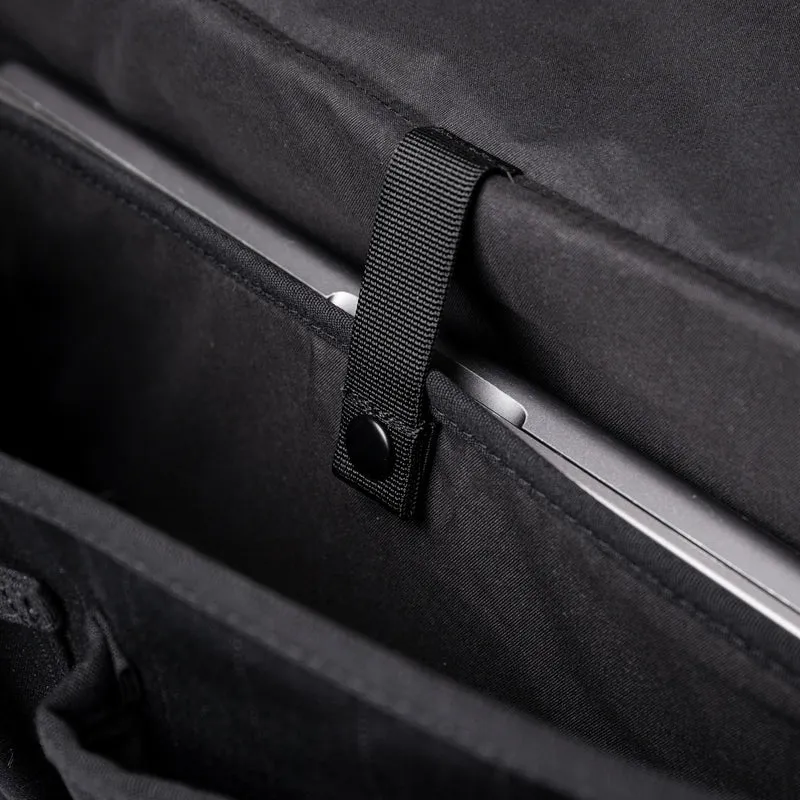 Sandqvist Everyday Messenger Bag - Umhängetasche 40 cm (black)