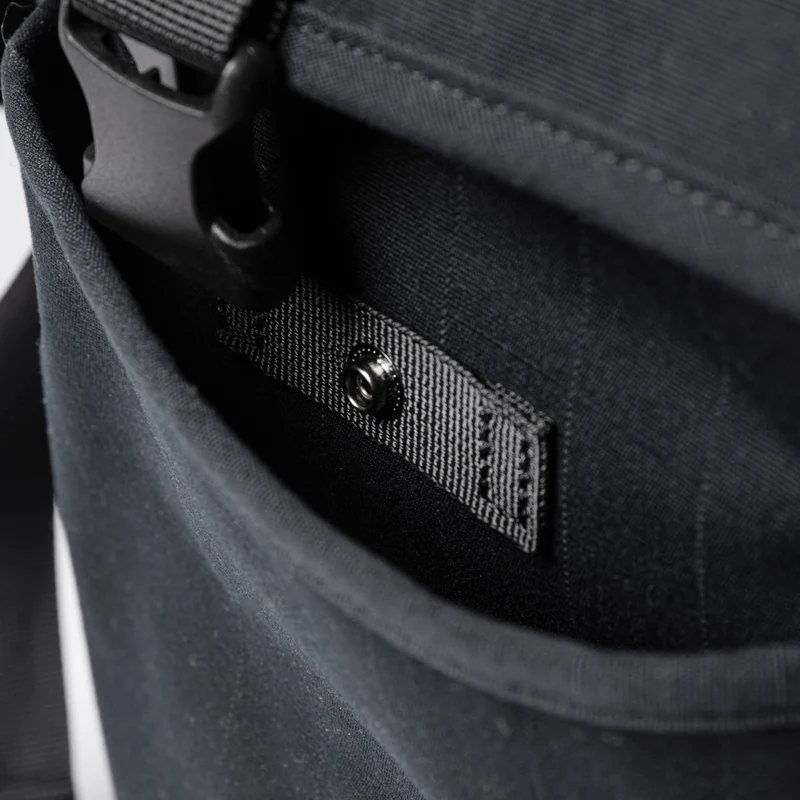 Sandqvist Everyday Messenger Bag - Umhängetasche 40 cm (black)