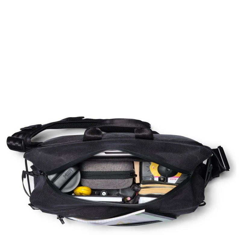 Chrome Kadet Max WP - Umhängetasche 15" 39.5 cm (black)