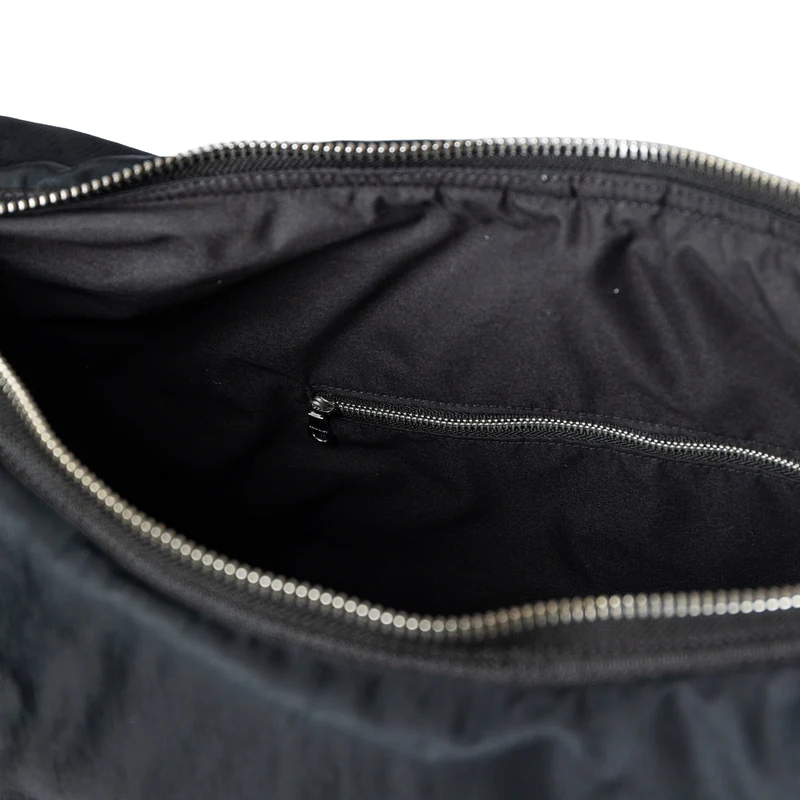 Sandqvist Curve Half Moon Bag L - Umhängetasche 42 cm (black)