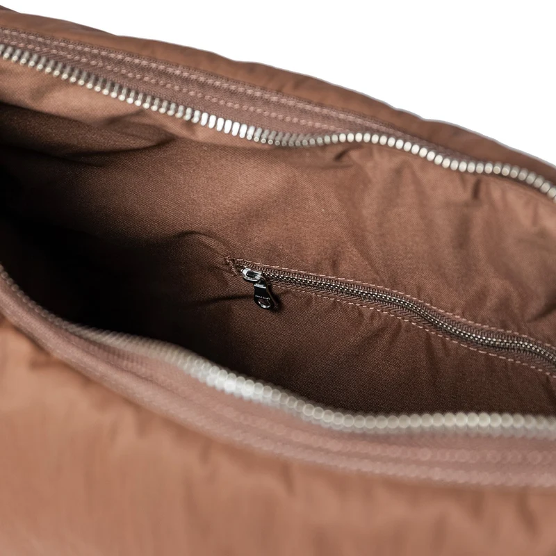 Sandqvist Curve Half Moon Bag L - Umhängetasche 42 cm (dark taupe)